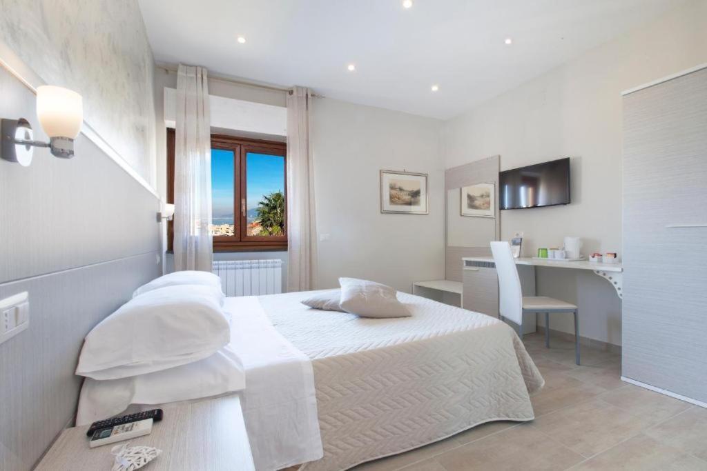 Maresmeraldo Holidays Sorrento Ngoại thất bức ảnh